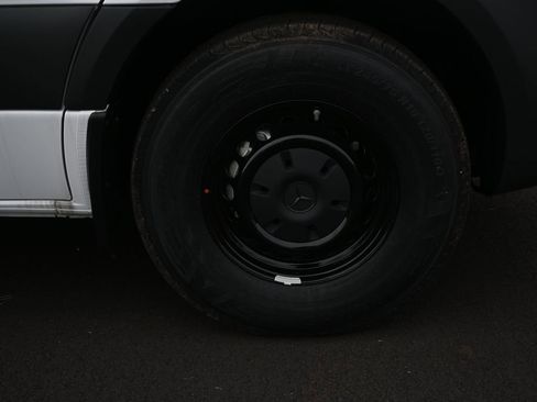 Used 2025 Mercedes-Benz Sprinter 2500 image 31