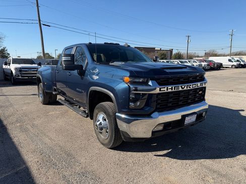Used 2022 Chevrolet Silverado 3500 LT w/ Convenience Package image 9
