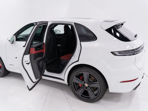 Used 2026 Porsche Cayenne GTS AWD/4WD image 21