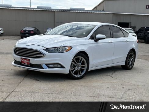 Used 2017 Ford Fusion SE w/ Equipment Group 201A FWD image 1