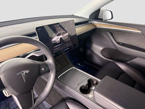 Used 2022 Tesla Model Y Performance AWD/4WD image 23