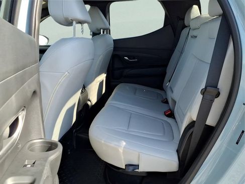 Used 2025 Hyundai Santa Cruz SEL FWD image 15