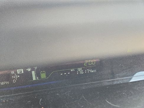 Used 2013 Toyota Prius V Five FWD image 7