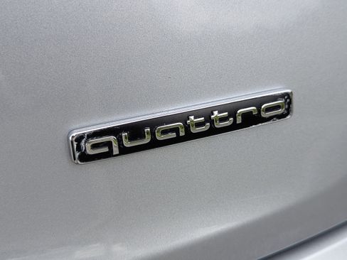 Certified 2025 Audi Q5 2.0T Premium w/ Convenience Plus Package image 11