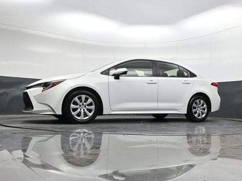 Used 2021 Toyota Corolla LE image 29