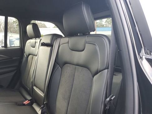 New 2025 Jeep Grand Cherokee Altitude image 13