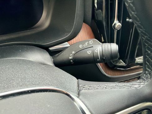 Certified 2023 Volvo XC60 B5 Plus image 31