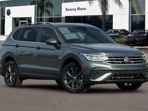 Used 2023 Volkswagen Tiguan SE FWD image 2