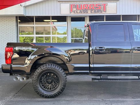 Used 2022 Ford F250 Lariat w/ Black Appearance Package AWD/4WD image 11