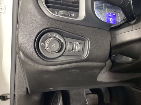 Used 2020 Jeep Renegade Latitude w/ Cold Weather Group AWD/4WD image 25