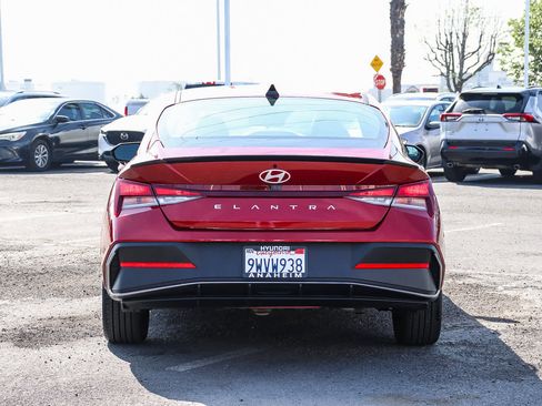 Used 2025 Hyundai Elantra Sport image 7