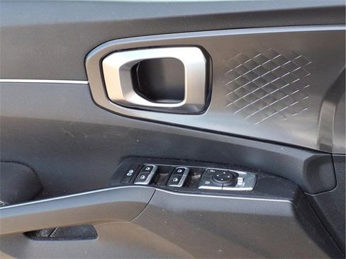 Used 2023 Kia Sorento LX image 19