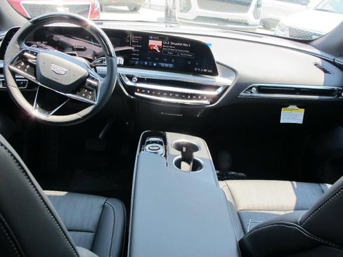 New 2025 Cadillac Lyriq Luxury image 23