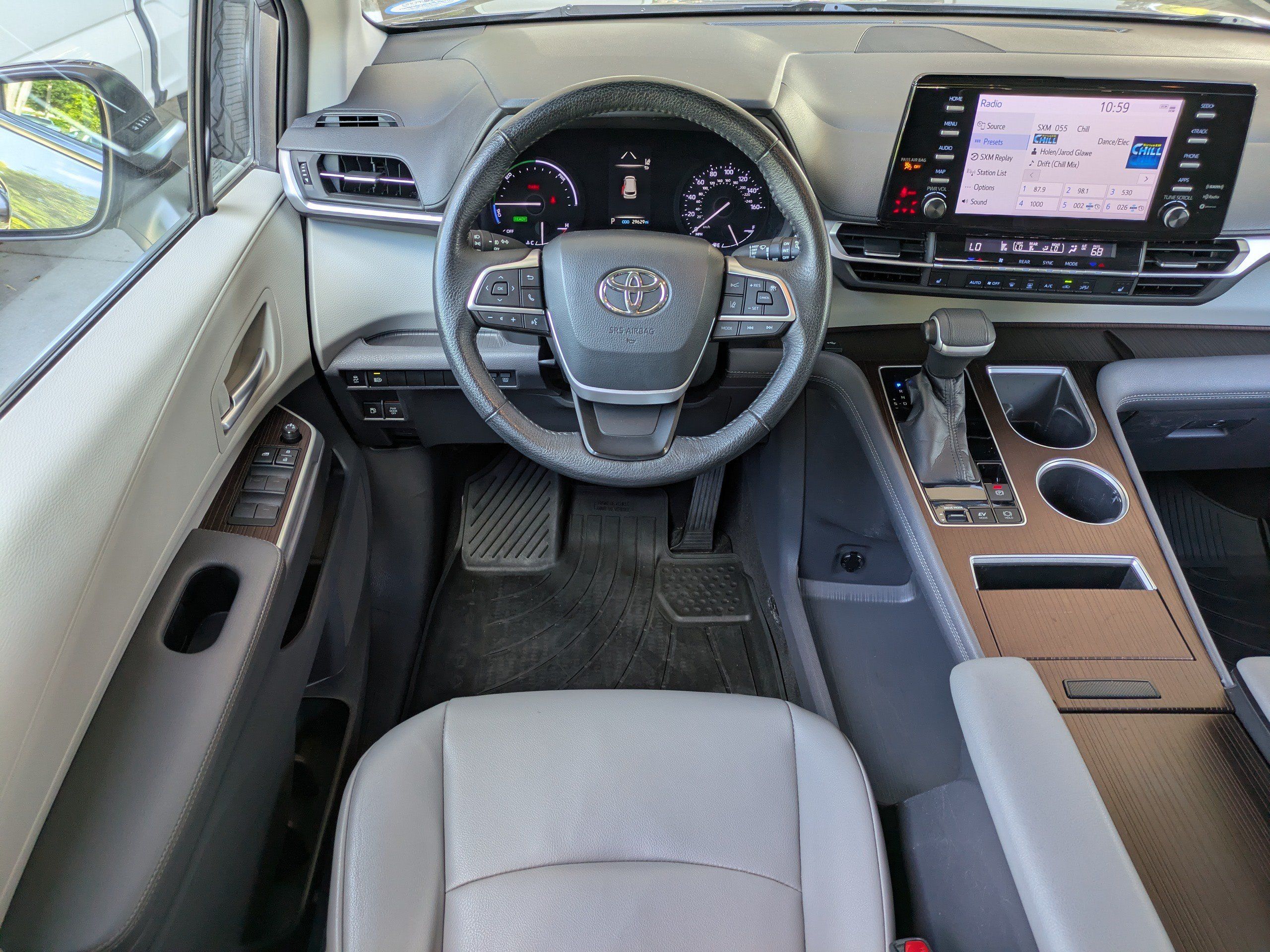 Used 2022 Toyota Sienna XLE AWD/4WD image 18