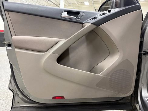 Used 2011 Volkswagen Tiguan S image 19