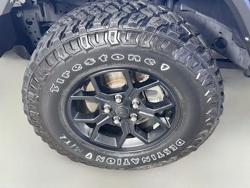 Used 2024 Jeep Gladiator Sport image 32