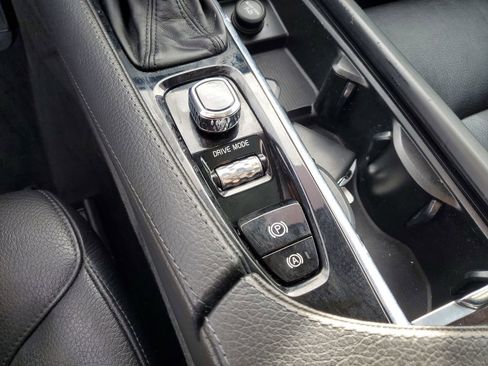 Used 2018 Volvo XC90 T6 Momentum w/ Convenience Package image 14