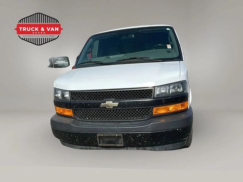 Used 2018 Chevrolet Express 3500 w/ Driver Convenience Package RWD image 2