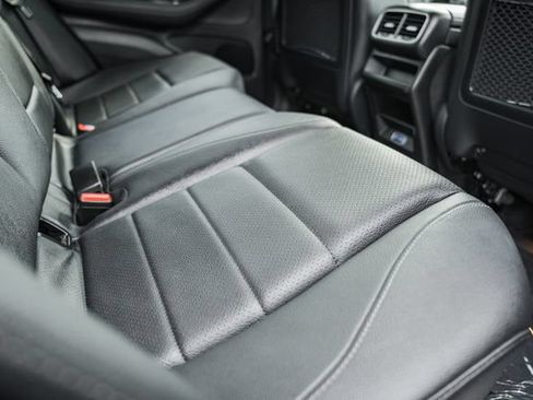 Certified 2024 Mercedes-Benz GLE 450e 4MATIC image 32