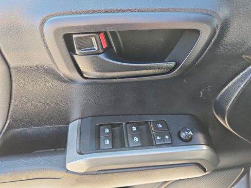 Used 2019 Toyota Tacoma SR5 RWD image 21