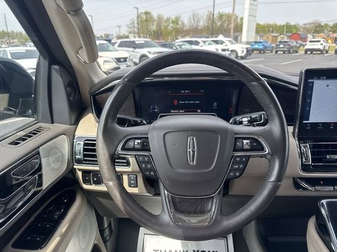 Used 2023 Lincoln Navigator Reserve AWD/4WD image 14