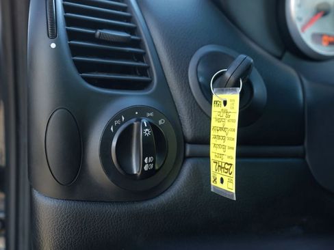 Used 2004 Porsche Boxster S image 18