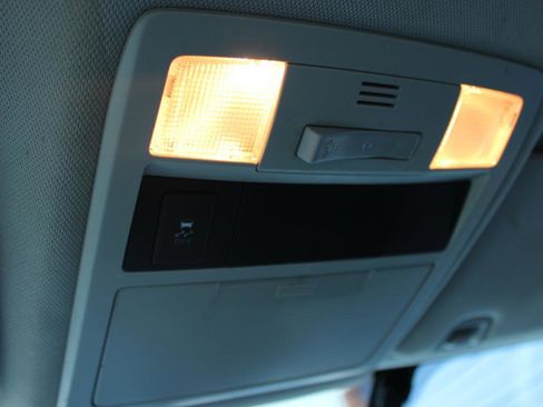 Used 2016 Toyota Tacoma SR image 32