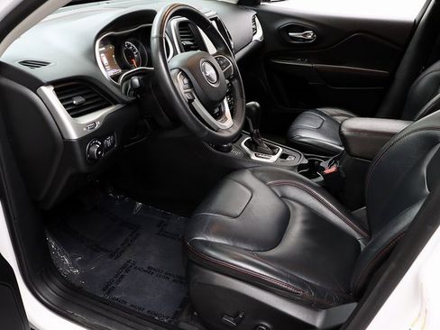 Used 2016 Jeep Cherokee Trailhawk w/ Leather Interior Group image 10