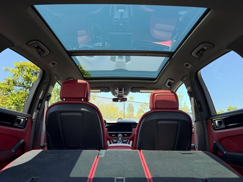 Certified 2023 Porsche Cayenne Platinum Edition AWD/4WD image 34