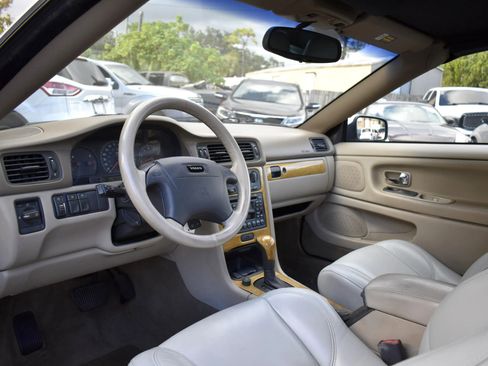 Used 2004 Volvo C70 LT image 10