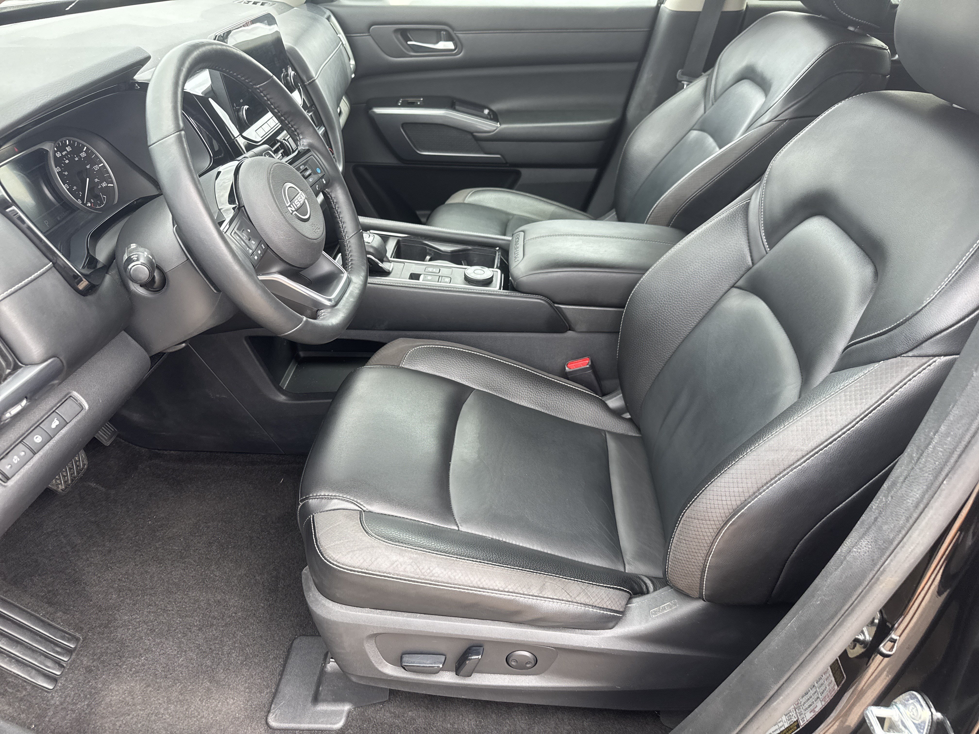 Used 2023 Nissan Pathfinder SL w/ SL Premium Package AWD/4WD image 5