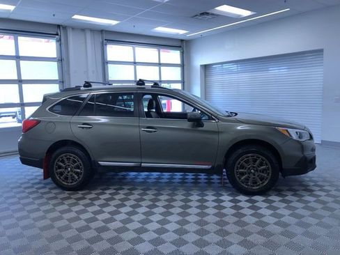 Used 2017 Subaru Outback 3.6R Touring AWD/4WD image 35