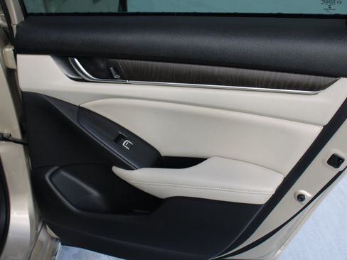 Used 2020 Honda Accord EX-L image 17