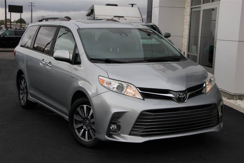 Used 2020 Toyota Sienna XLE w/ XLE Navigation Package AWD/4WD image 2