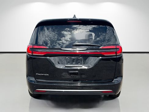 Used 2025 Chrysler Pacifica Select FWD image 4