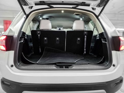 Used 2025 Honda Pilot EX-L image 8