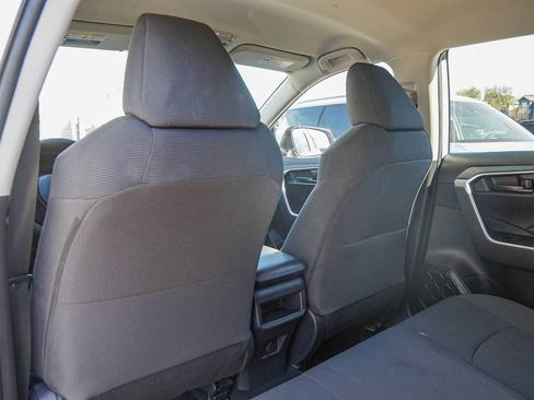 Used 2021 Toyota RAV4 LE image 26