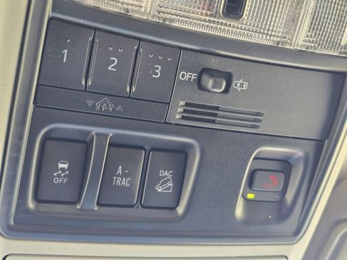 Used 2024 Toyota 4Runner SR5 Premium AWD/4WD image 9