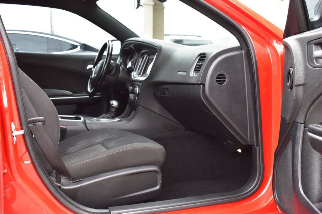 Used 2020 Dodge Charger SXT w/ Driver Convenience Group RWD image 19