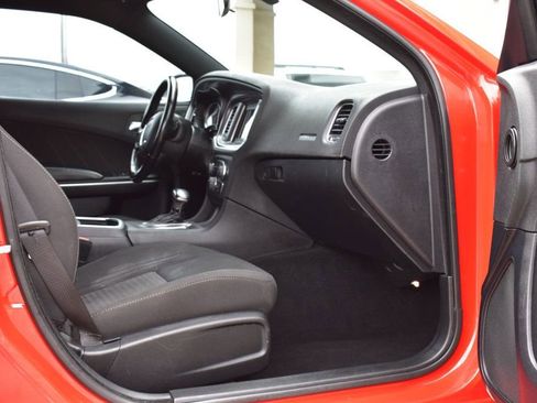 Used 2020 Dodge Charger SXT w/ Driver Convenience Group image 19