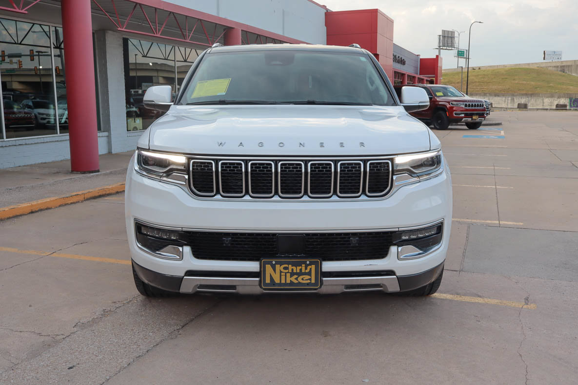 Used 2022 Jeep Wagoneer Series III w/ Flexible Seating Group AWD/4WD image 3