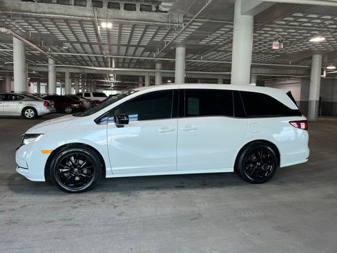 Used 2023 Honda Odyssey Sport image 7