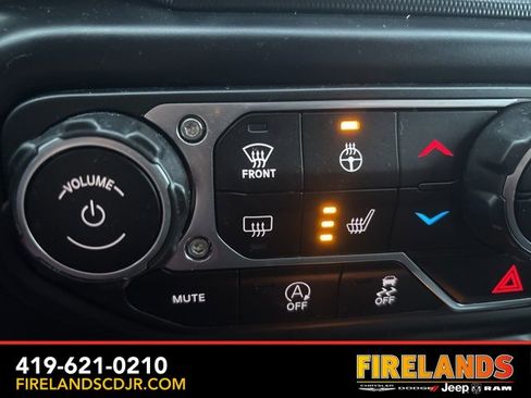 Used 2022 Jeep Wrangler Unlimited Sahara w/ Cold Weather Group image 18