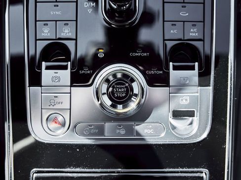 Used 2023 Bentley Flying Spur V8 image 69