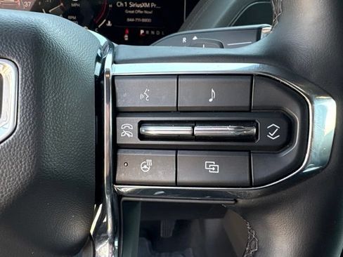 Used 2025 GMC Yukon Denali AWD/4WD image 13