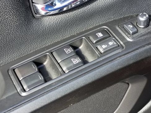 Used 2023 Nissan Titan PRO-4X w/ Pro-4x Convenience Package AWD/4WD image 23