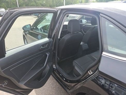 Used 2023 Volkswagen Jetta SE w/ Panoramic Sunroof Package FWD image 25