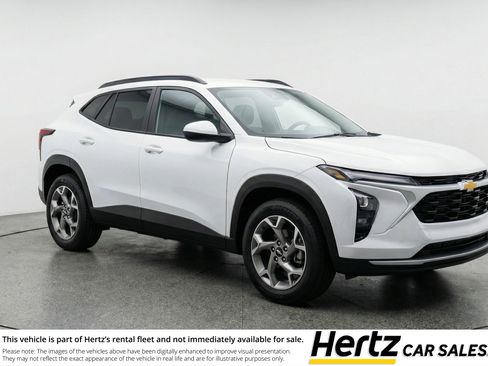 Used 2025 Chevrolet Trax LT image 1