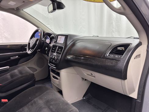 Used 2019 Dodge Grand Caravan SE image 29