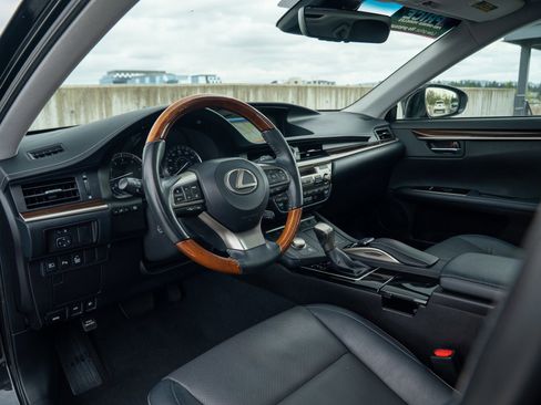 Used 2017 Lexus ES 350 w/ Navigation System Package FWD image 16